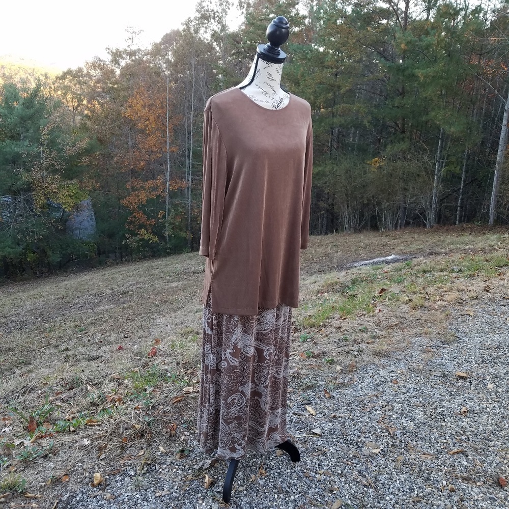 Citiknits 2 pc top and skirt set, Size Large NWT